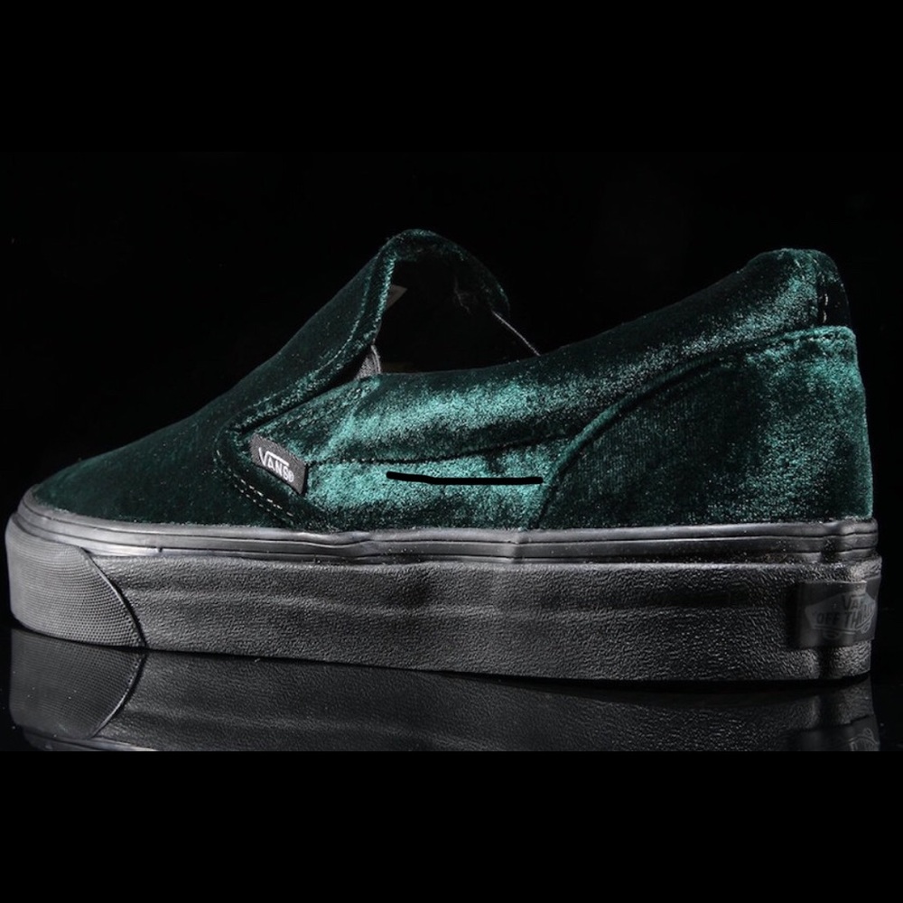 Classic Unisex slip on loafer Vans.